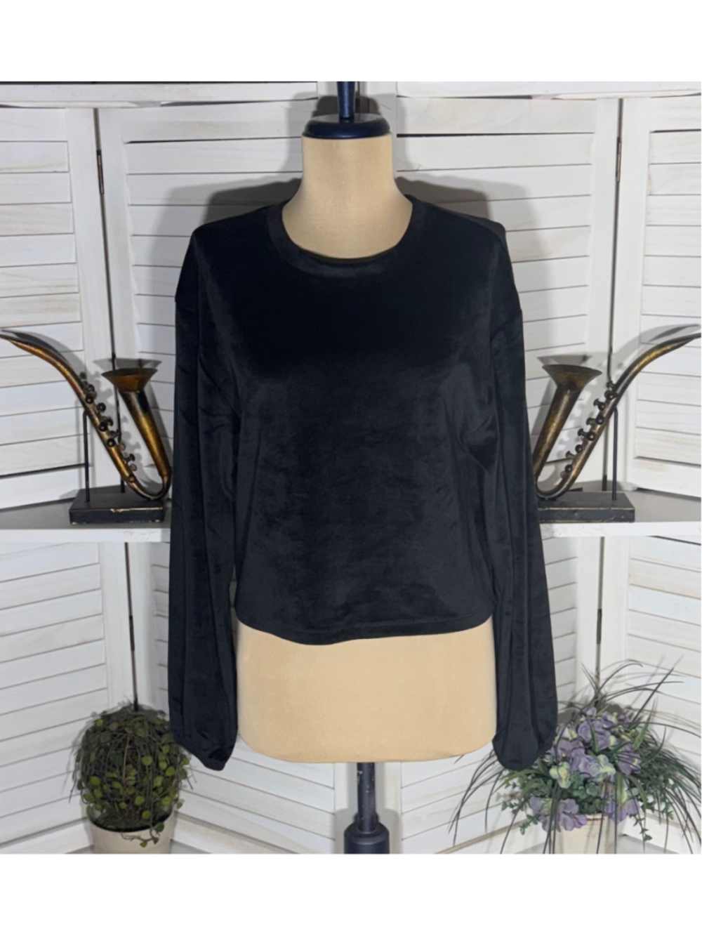 Black sweatshirt crushed velvet cropped whimsigoth activewear punk Alt athletic